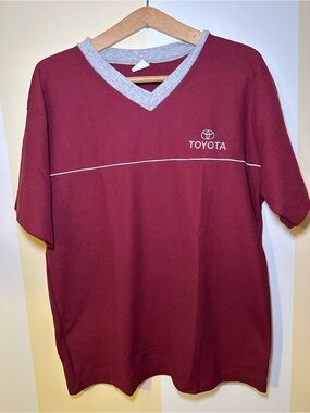 Vintage Toyota Motor Company V-Neck Shirt Mens XL Maroon Red Automotive Promo